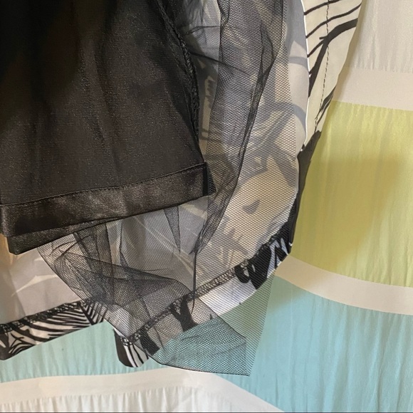 TOV Los Angeles Floral B&W Skirt Tie Waist Sz 38 - Picture 6 of 10